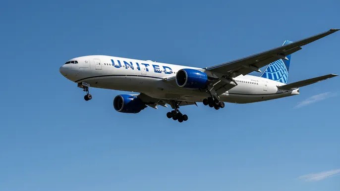 United flight from Chicago makes emergency landing after passenger’s ‘multiple attempts’ to breach cockpit