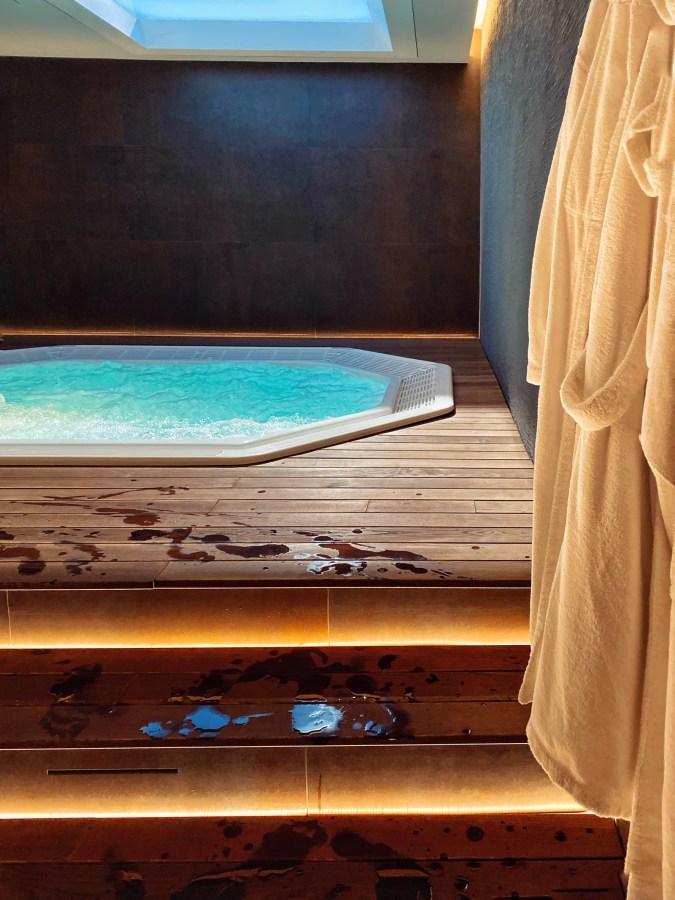 The Health Benefits of Hydrotherapy - How Hot Tubs Can Improve Your Well-Being