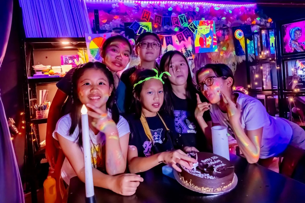 neon art kids birthday party venue scuro