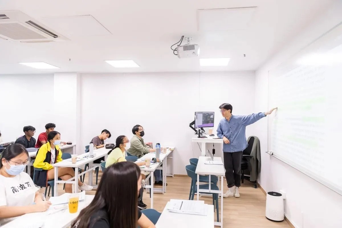 Primary and Secondary English tuition classroom learning session
