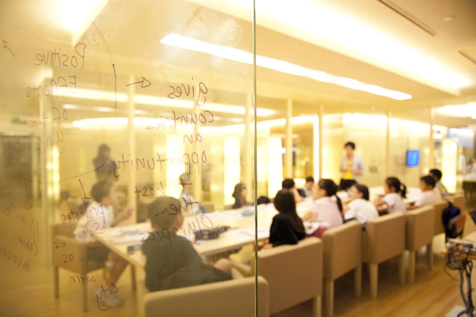 Primary English composition writing and reading comprehension class