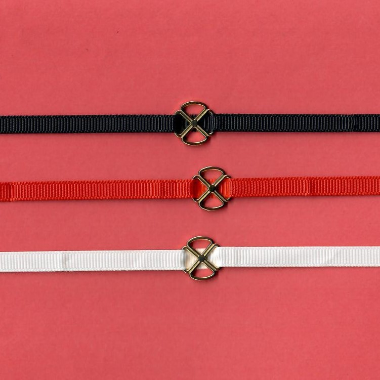 Bracelets : noir, rouge, blanc