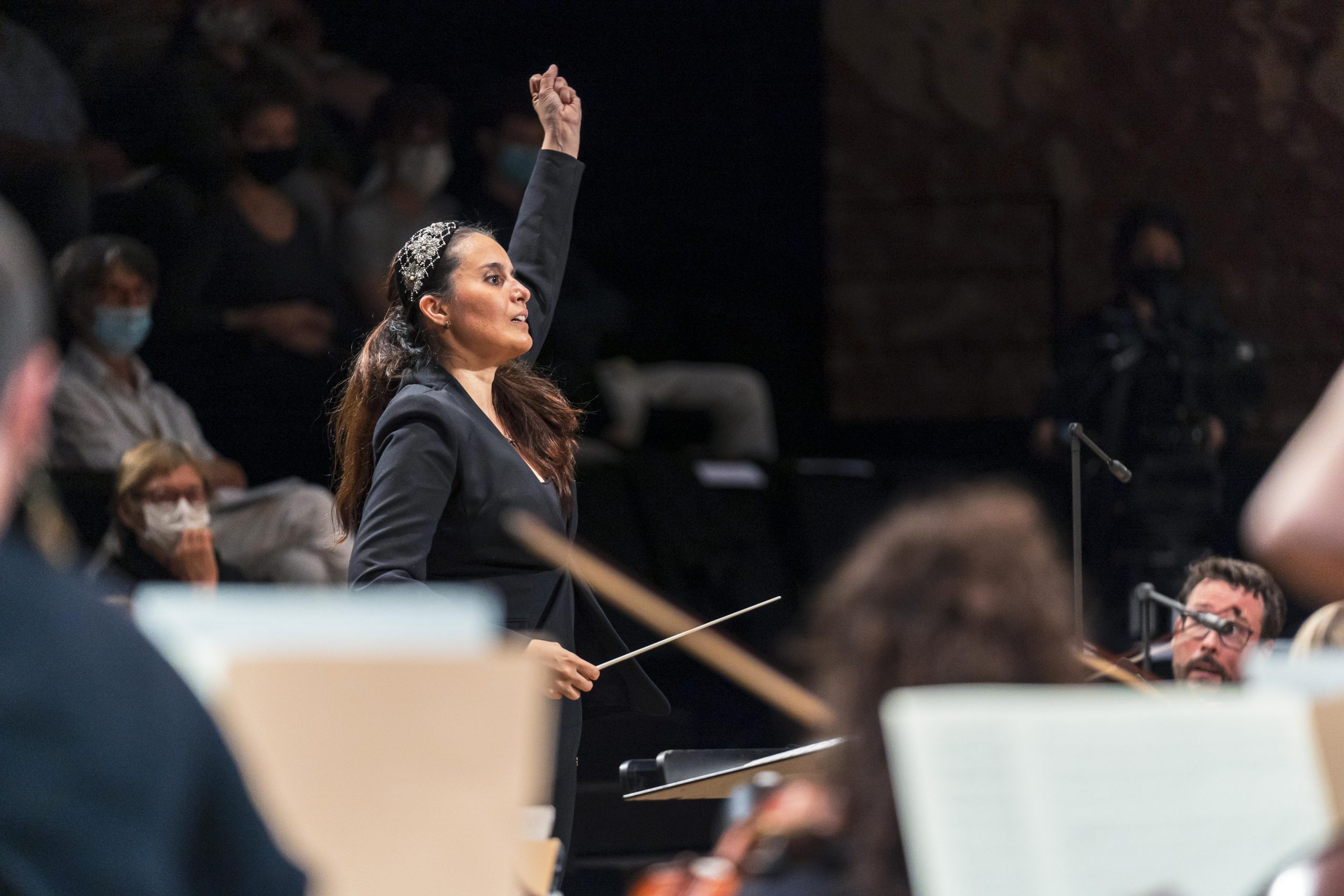 Second semi-final of the La Maestra competition with the Paris Mozart Orchestra. The Maestra, 1st edition of the International Conductors Competition. Twelve candidates conduct the Paris Mozart Orchestra during the semifinals and finals of the competition which takes place from 14 to 18 September 2020 at the Philharmonie de Paris. Paris, September 16, 2020.
Seconde demi-finale du concours la Maestra avec le Paris Mozart Orchestra. La Maestra, 1ere edition du Concours International de Cheffes d Orchestre. Douze candidates dirigent l orchestre du Paris Mozart Orchestra durant les demies-finales et finales du concours qui se tient du 14 au 18 Septembre 2020 a la Philharmonie de Paris. Paris, le 16 septembre 2020.