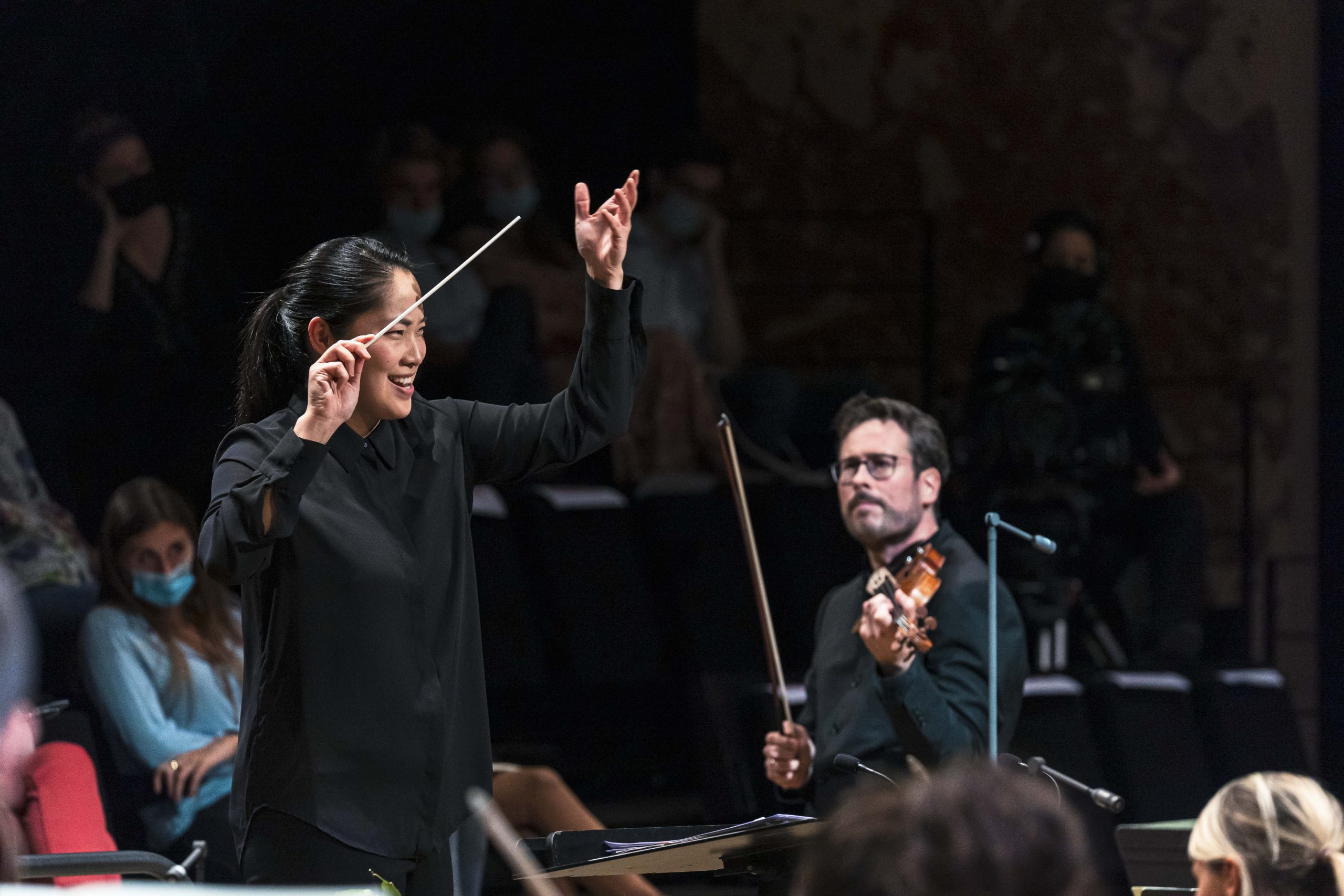 Semi-final of the La Maestra competition with the Paris Mozart Orchestra. The Maestra, 1st edition of the International Conductors Competition. Twelve candidates conduct the Paris Mozart Orchestra during the semifinals and finals of the competition which takes place from 14 to 18 September 2020 at the Philharmonie de Paris. Paris, September 17, 2020.
Demi-finale du concours la Maestra avec le Paris Mozart Orchestra. La Maestra, 1ere edition du Concours International de Cheffes d Orchestre. Douze candidates dirigent l orchestre du Paris Mozart Orchestra durant les demies-finales et finales du concours qui se tient du 14 au 18 Septembre 2020 a la Philharmonie de Paris. Paris, le 17 septembre 2020.