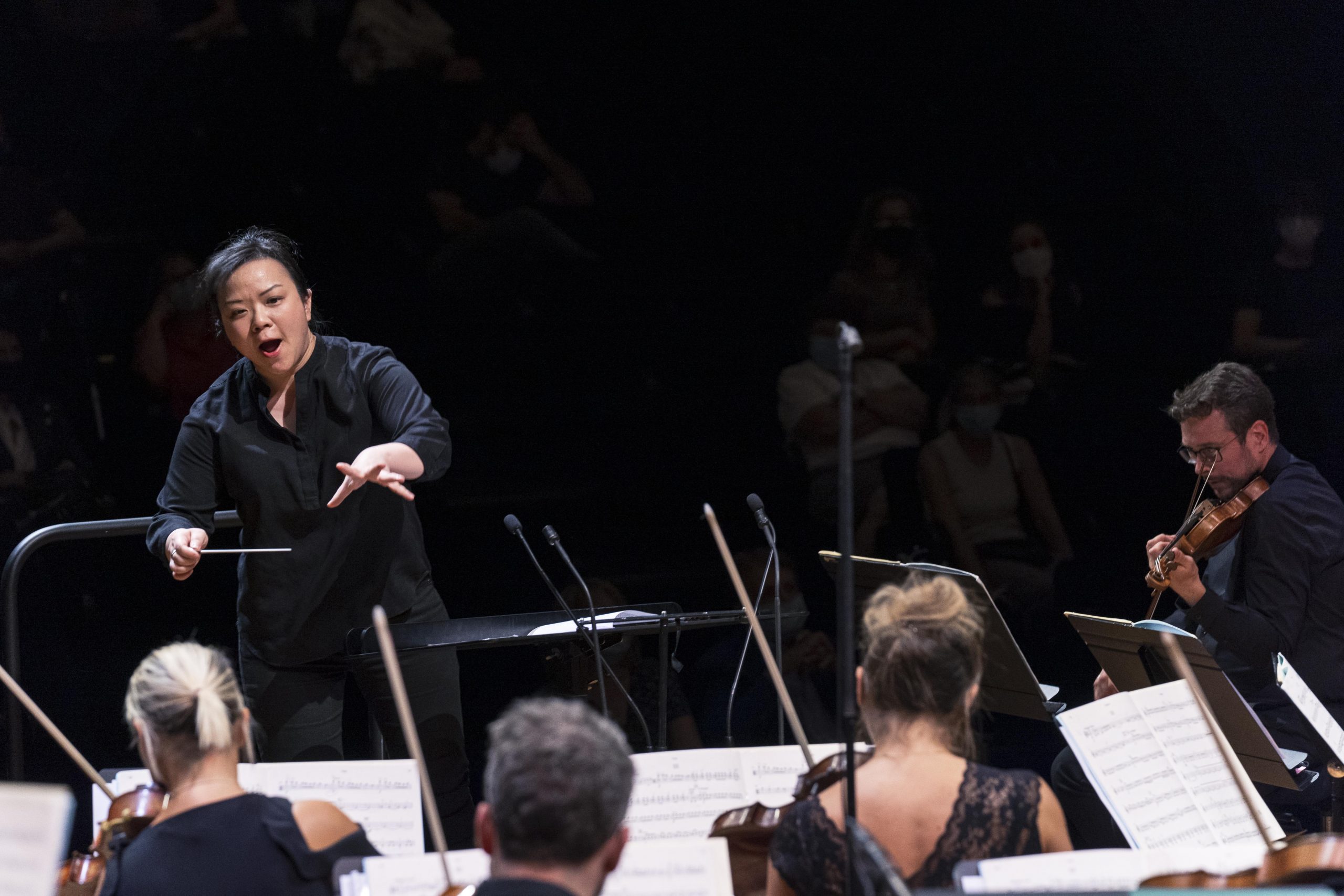 Final of the Maestra competition with Rebecca Tong. The Maestra, 1st edition of the International Conductors Competition.  Twelve candidates conduct the Paris Mozart Orchestra during the semifinals and finals of the competition which takes place from 14 to 18 September 2020 at the Philharmonie de Paris. Paris, September 18, 2020.
Final du concours de la Maestra avec Rebecca Tong. La Maestra, 1ere edition du Concours International de Cheffes d Orchestre. Douze candidates dirigent l orchestre du Paris Mozart Orchestra durant les demies-finales et finales du concours qui se tient du 14 au 18 Septembre 2020 a la Philharmonie de Paris. Paris, le 18 septembre 2020.