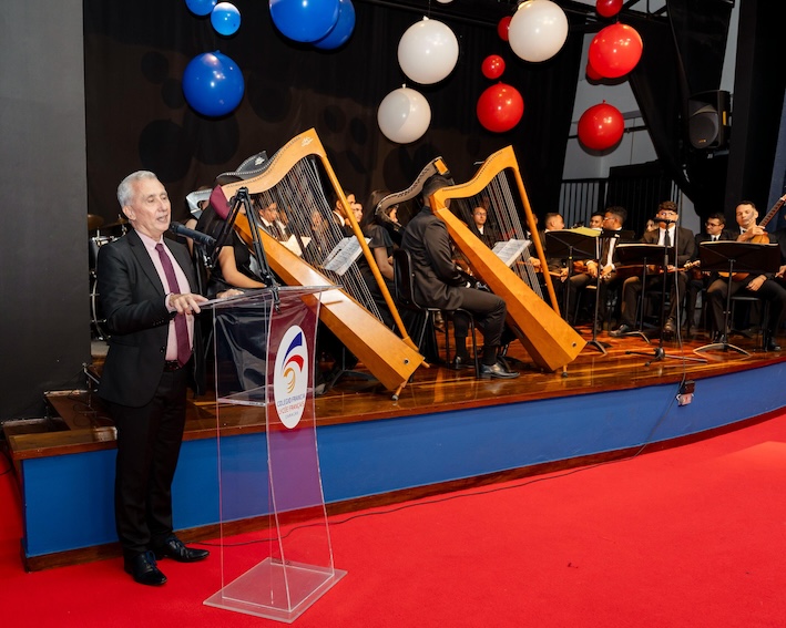 El Colegio Francia abrió sus puertas en Caracas en 1952 y desde esa fecha ha estado comprometido con la excelencia académica. Desde su fundación ha tenido como objetivo ofrecer una educación que combine lo mejor de los sistemas educativos francés y venezolano, promoviendo la riqueza cultural de ambas naciones.