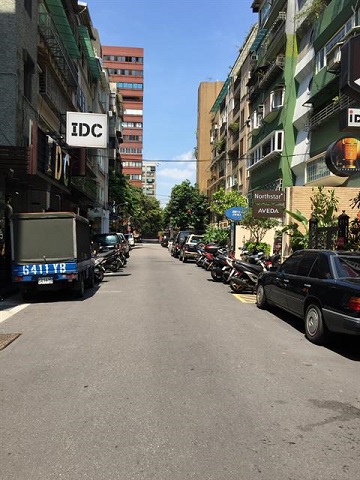 臺北市大安區敦化南路一段187巷27號nb 187敦化概念店 Wqi