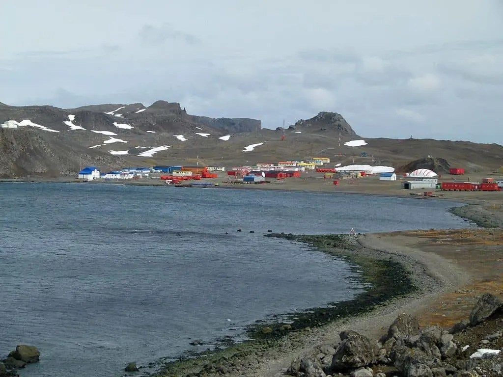 Discovering The 'Cities' Of Antarctica- Life At The Edge of the World 3 villa las estrellas