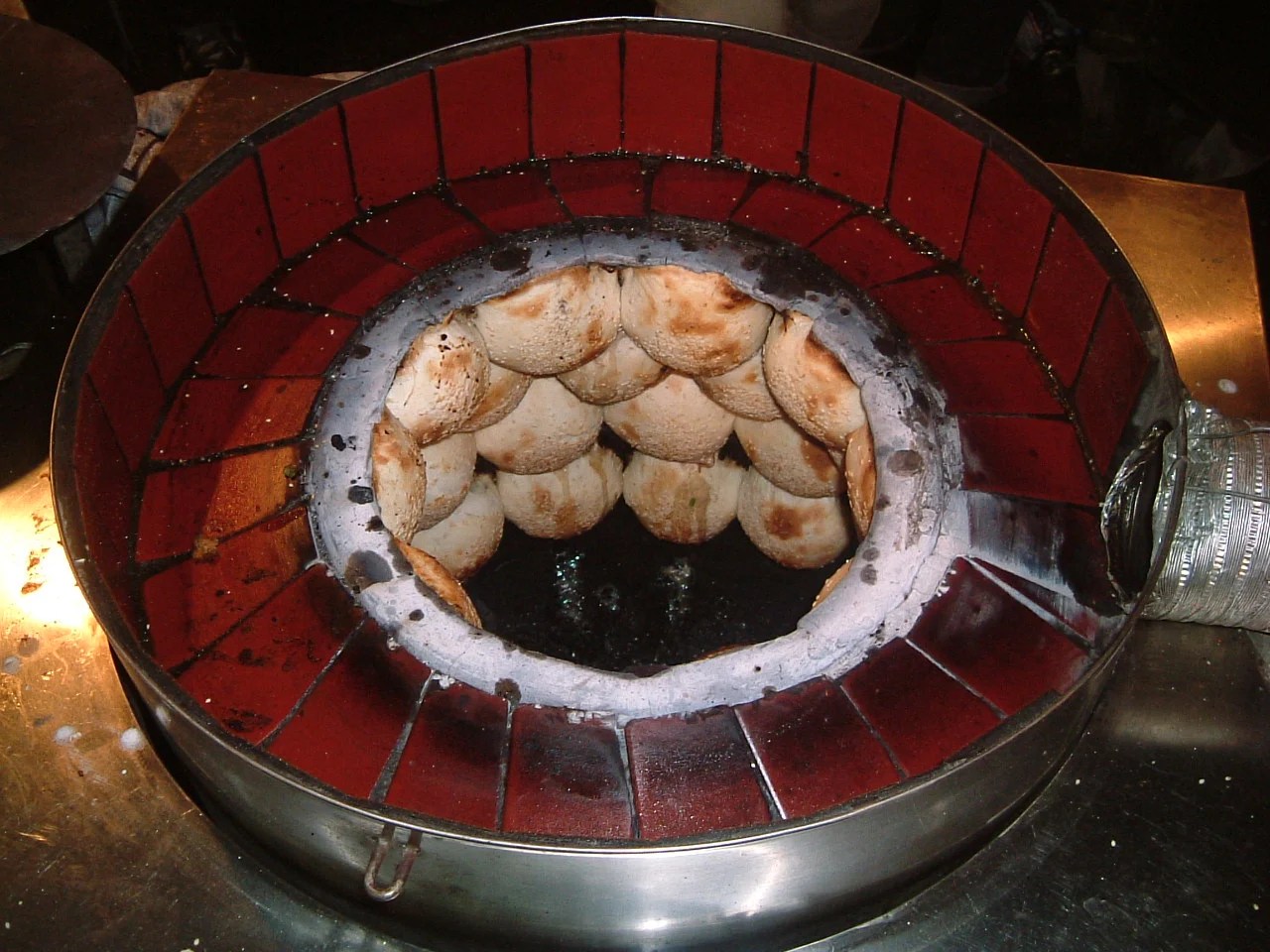 Taiwanese Street Food- 23 Delicious Taiwanese Dishes To Try 14 black pepper burger buns taiwan