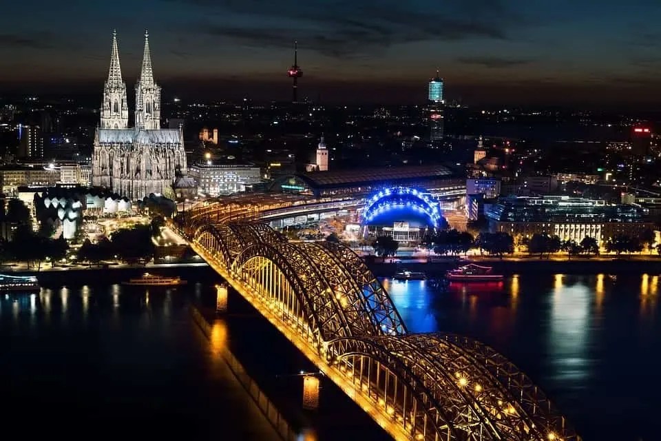 17 tips and tricks to know before visiting Germany 2 cologne night