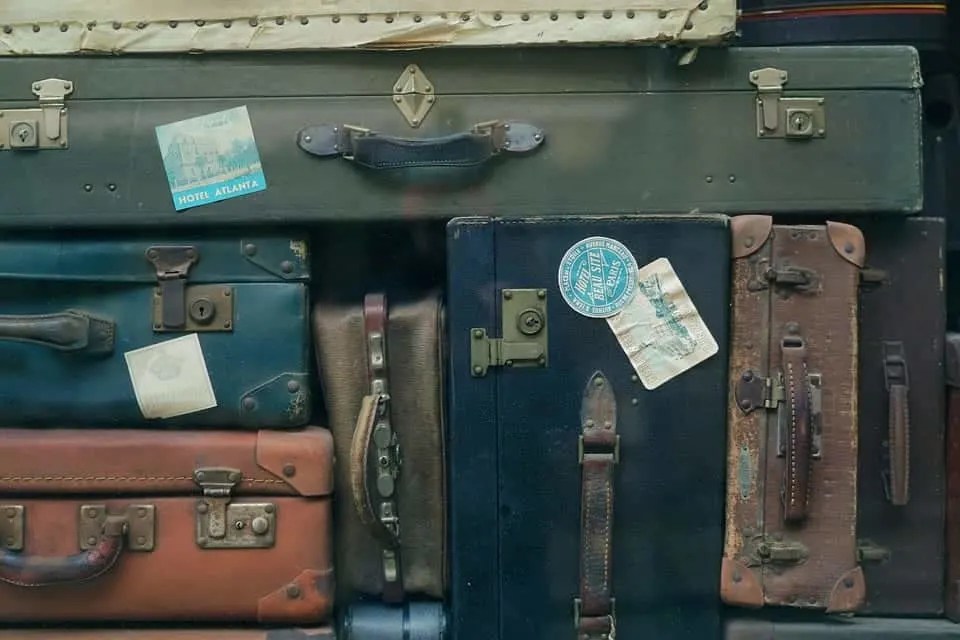 The most common travel rip-offs and how to avoid them 4 baggage travel rip offs