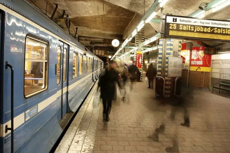 The most common travel rip-offs and how to avoid them 2 train travel europe
