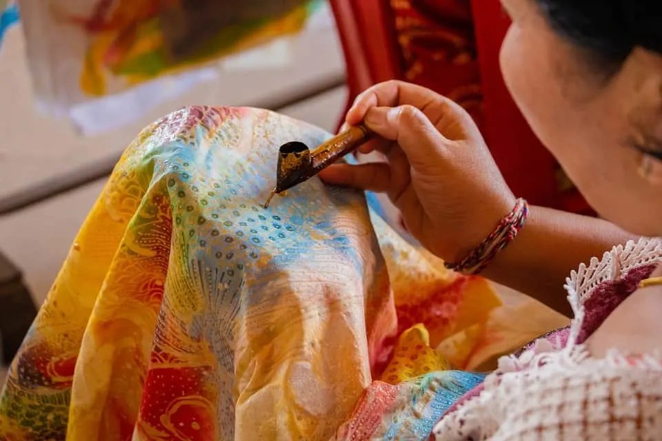 83 Exciting Things You Can Add To Your Bali Bucket List 38 batik bali