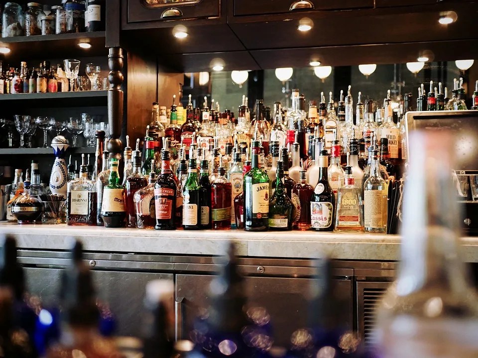20 Awesome Things To Do Alone In NYC- New York For Solo Travelers 19 new york bar
