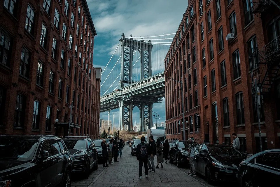 20 Awesome Things To Do Alone In NYC- New York For Solo Travelers 6 dumbo things to do alone in nyc