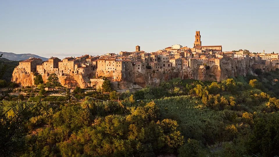 27 Amazing Medieval Towns In Italy You Should Seriously Consider Visiting 8 pitigliiano
