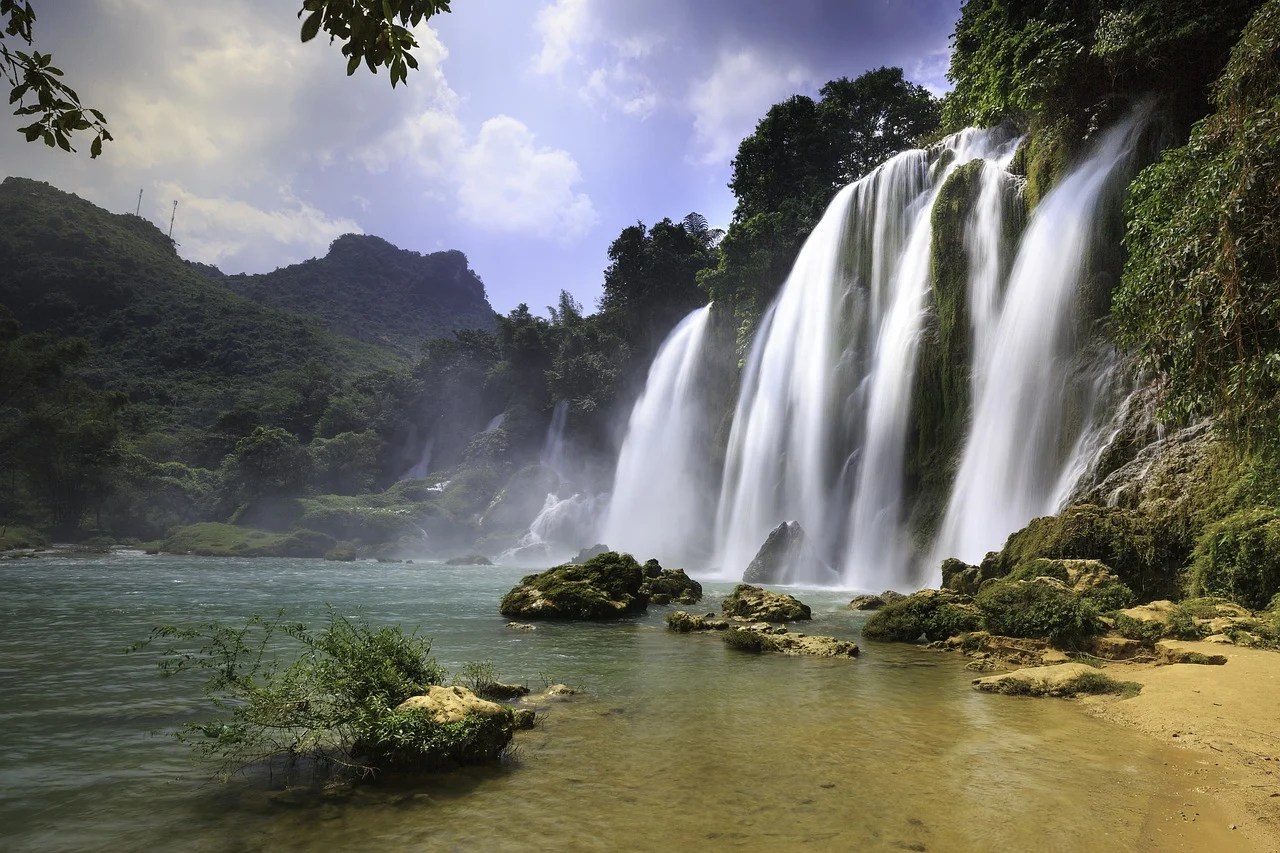 20 Most Beautiful Waterfalls in Panama You Have To Visit 15 las golondrinas