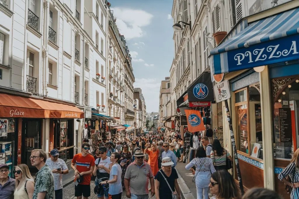 Traveling Solo In Paris- Ultimate Guide To Taking A Solo Trip To Paris 4 paris people
