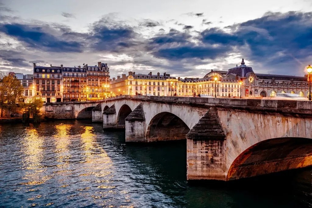 Traveling Solo In Paris- Ultimate Guide To Taking A Solo Trip To Paris 12 seine walk