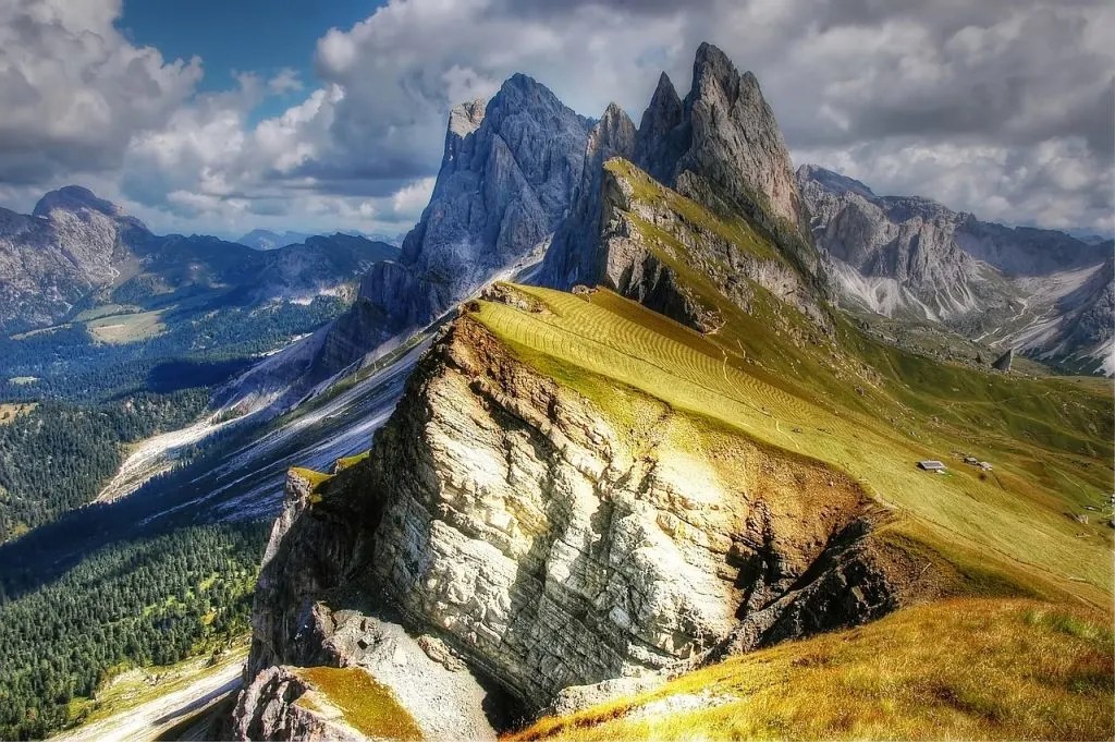 The Ultimate Guide To Hiking In The Dolomites + 16 Best Trails in The Dolomites 20 Sentiero Bonacossa