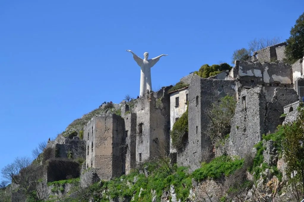 27 Amazing Medieval Towns In Italy You Should Seriously Consider Visiting 22 maratea