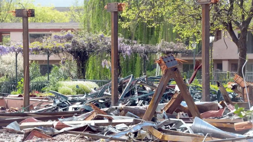 16 Cool Abandoned Places In Sacramento For A Different Experience 13 The Red Lion Inn