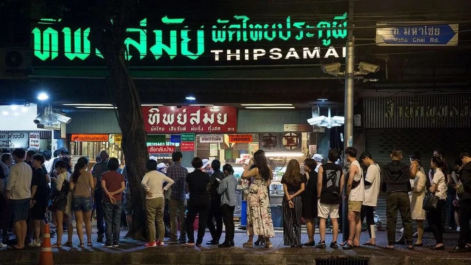 12 Important Things To Know Before Visiting Thailand 6 thailand queue