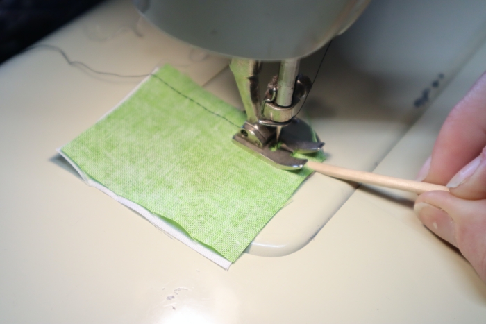 Comment éviter que le tissu vrille lorsque je couds ? Astuce Patchwork Facile