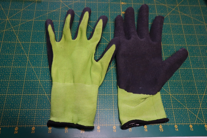 pas besoin de se ruiner avec des gants spécial patchwork. Les gants de jardinier font exactement la même chose !
