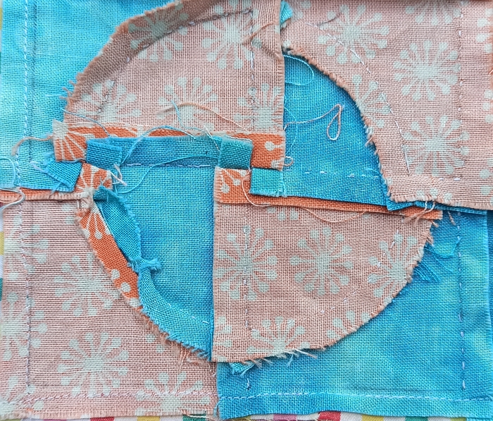 réaliser un mini fourpatch au centre des blocs de patchwork