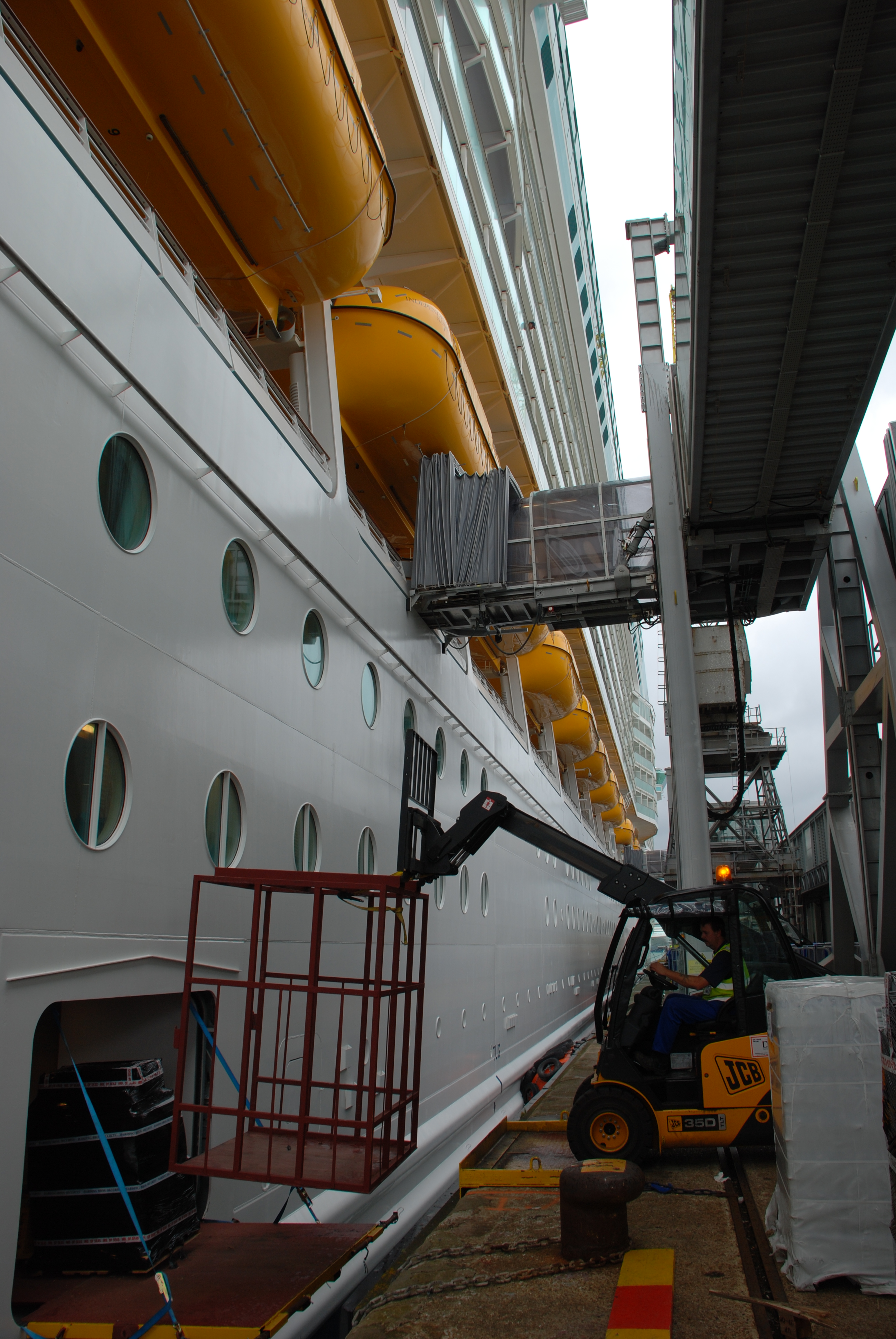 Sch Secures New Contract With Rccl As Anthem Of The Seas