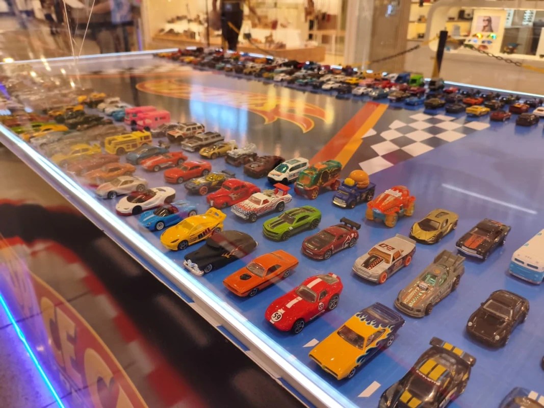 Space Car Experience reúne centenas de Hot Wheels