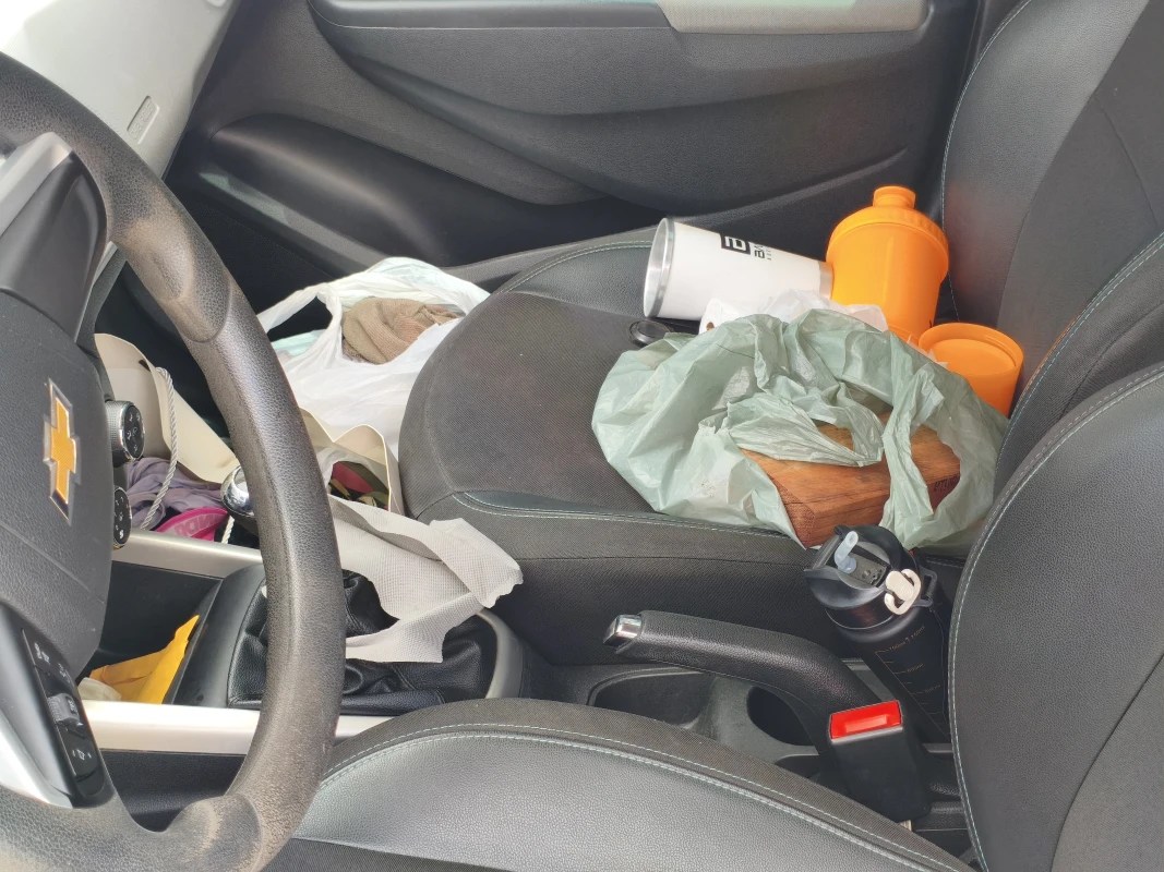 Criminoso furta anéis de dentro de carro no Bairro Lagoa Grande