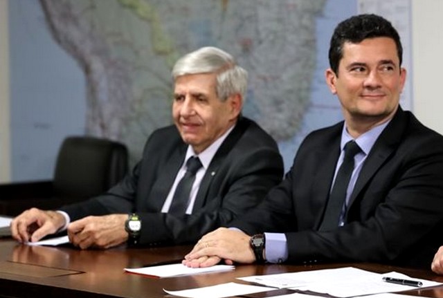 General Heleno e Ministro Moro criticam matéria da revista Época sobre Heloísa Bolsonaro