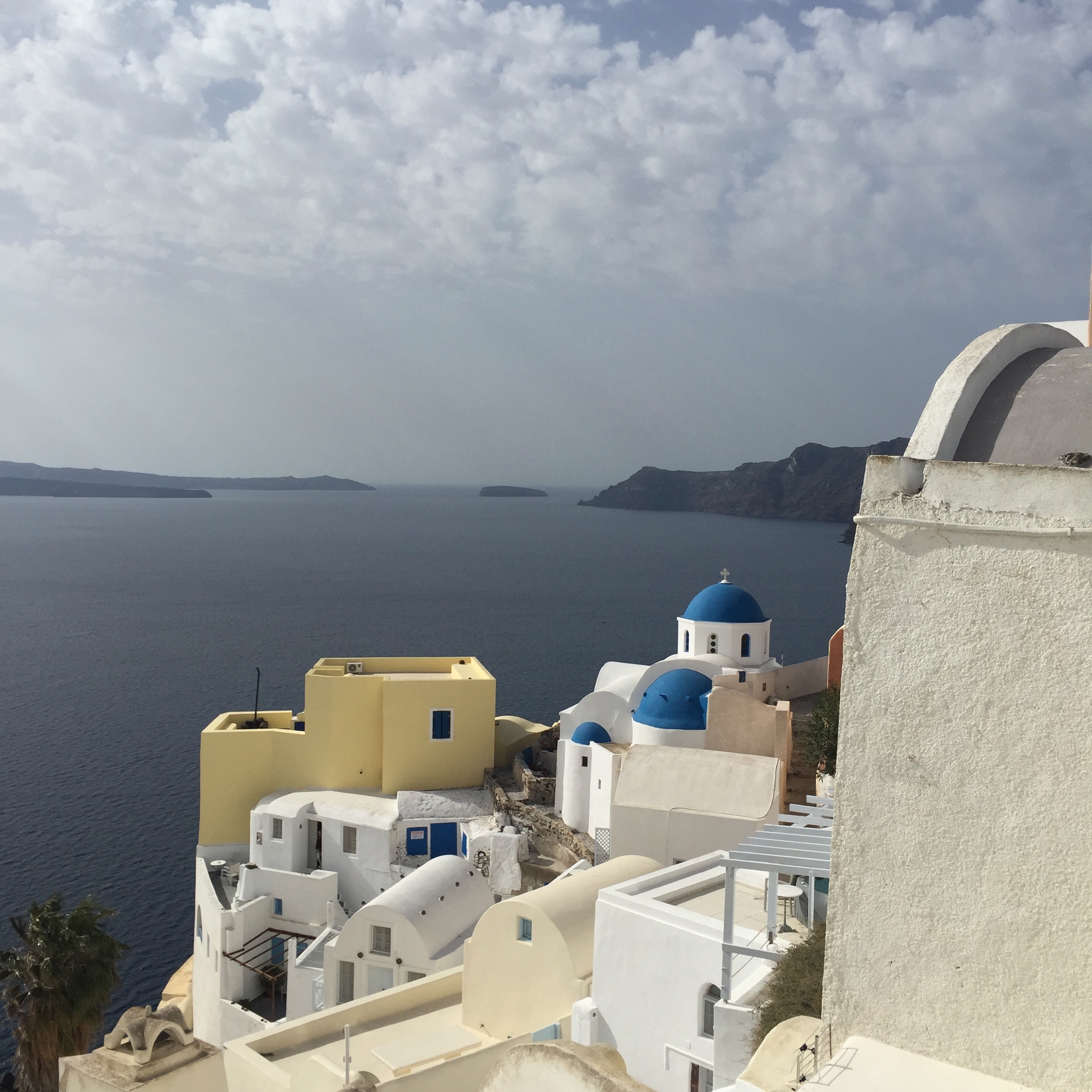 Back into Oia.