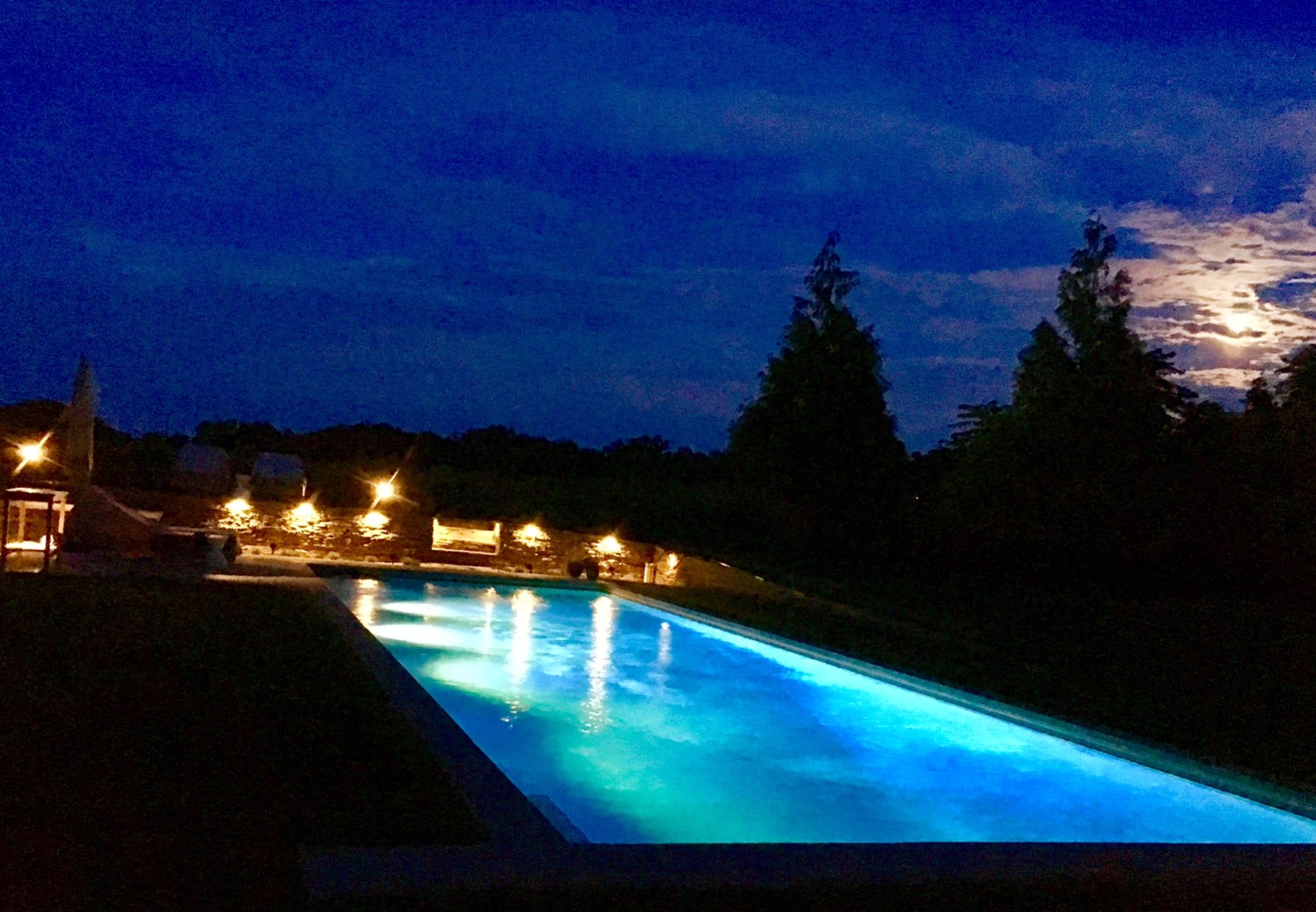 Automatic retractable pool covers for inground pools. Southold Stone Masonry and Gunite Pool with Automatic
