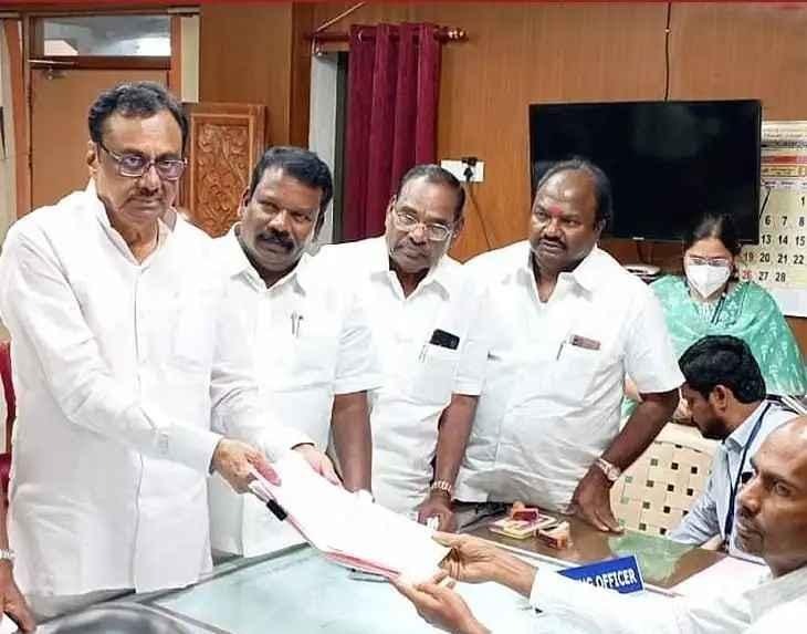 ஈரோடு கிழக்கு தொகுதியில் ஈவிகேஎஸ் இளங்கோவன் வேட்புமனு தாக்கல்