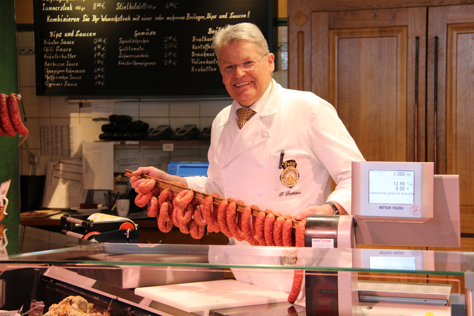Metzgermeister Friedhelm Forthaus erhielt viele Rezepte von seinem Großvater.