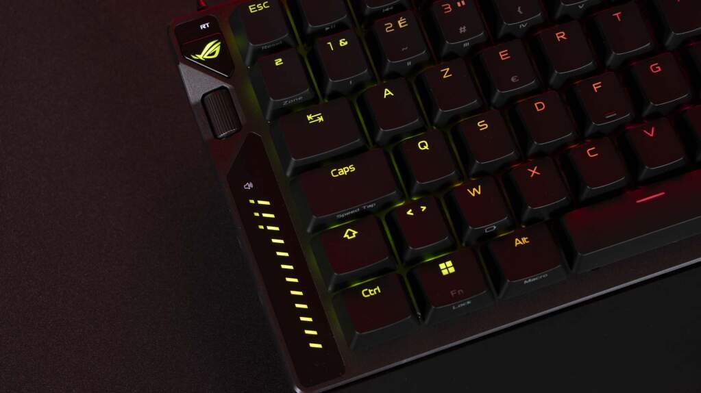 ASUS ROG Falcata RGB (1)