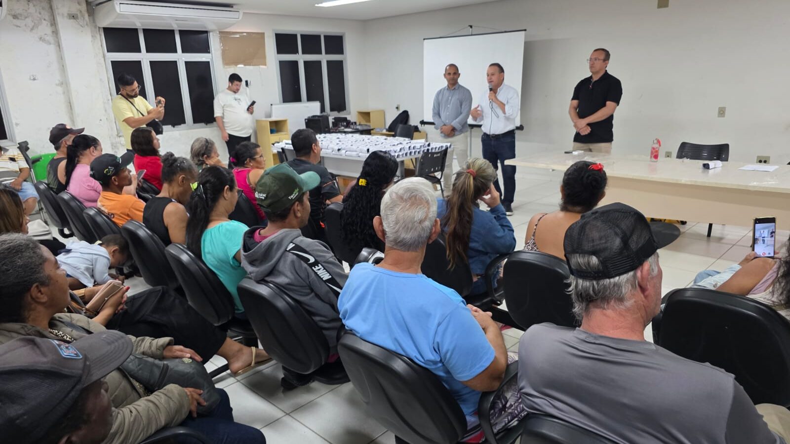 Mais 250 moradores de Nova Venécia recebem óculos gratuitos