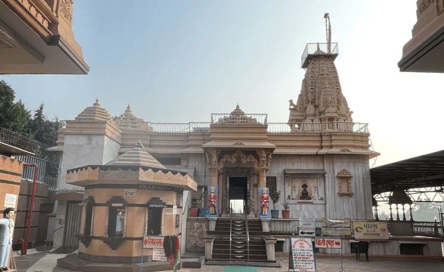 Divine Vighnahar Parshvanath Digambar Jain Temple Madhupuri, Mahuva, Surat