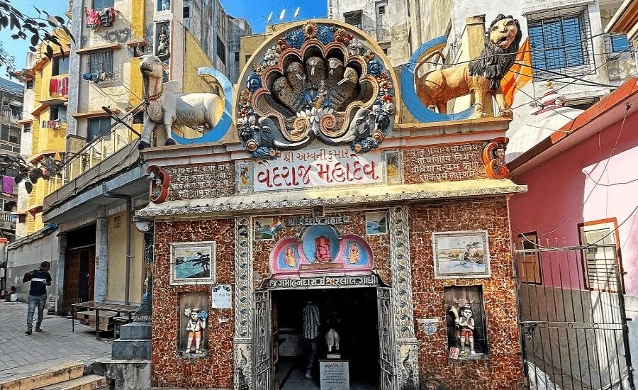 Ancient Vaidyaraj Mahadev Temple Ashwinikumar Road, Varachha Extension, Surat