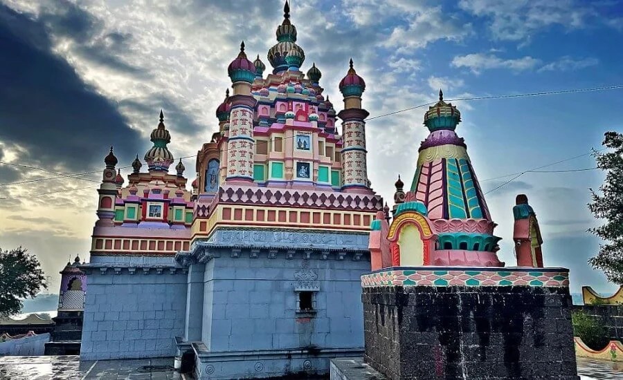 Ancient Khandoba Mandir (Prati Jejuree) Delaavadee, Daund, Pune