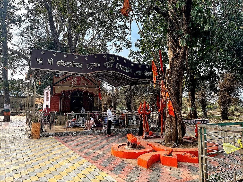 Sacred Zopalela Maruti / 63 Futi Ubga Maruti Ajaypur / Chichpalli, Mulrod, Chandrapur