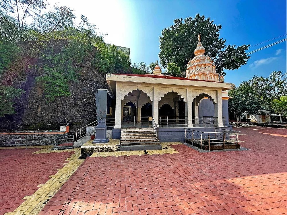 Shree Rameshwar Temple Dongargan, /Ahilyanagar