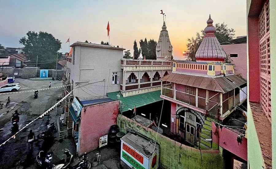 Historic Dev Maamaledaar Yashanvat Mahaaraaj Sataana, Baagalaan, Naasik