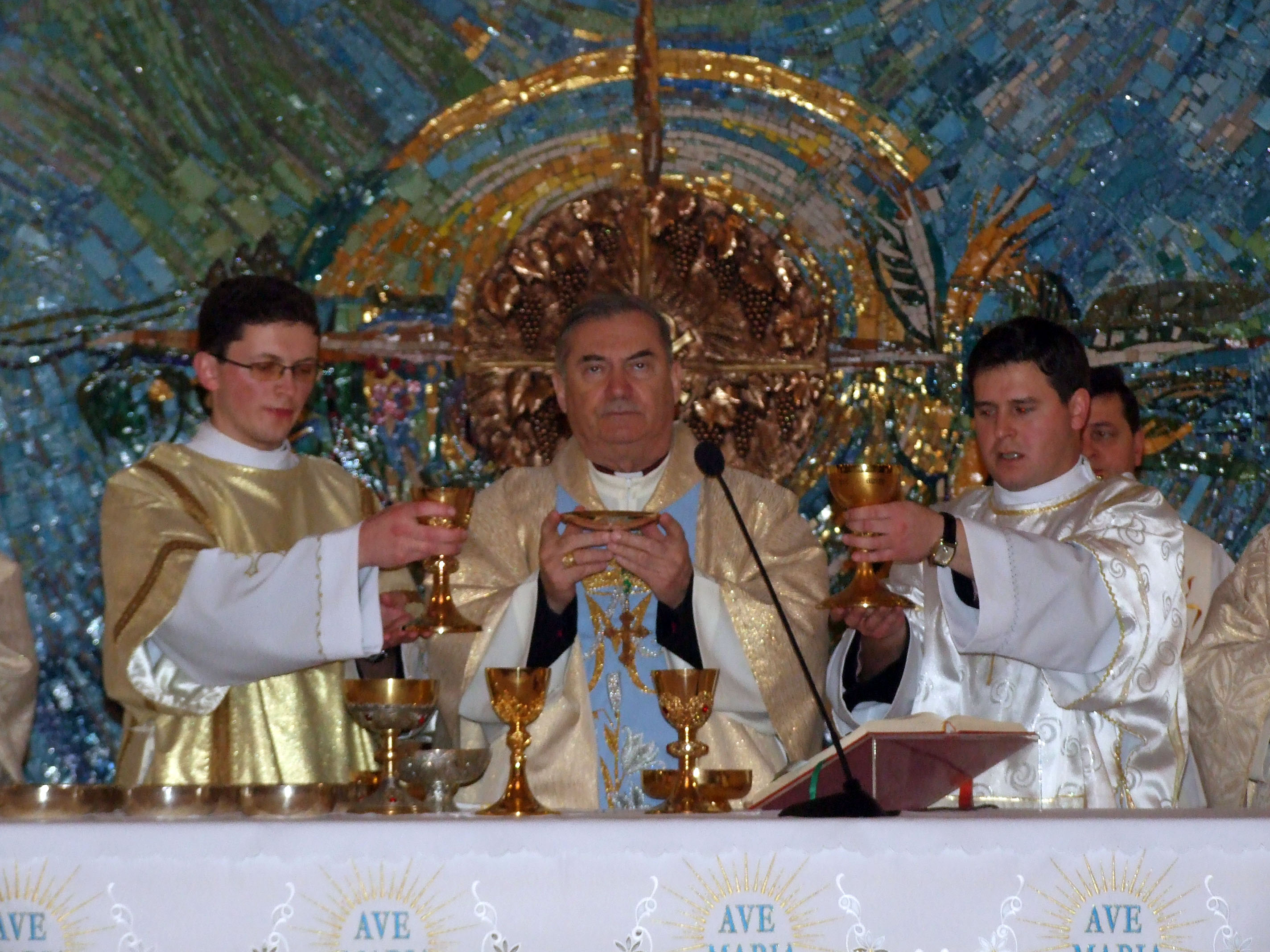 Sfanta Liturghie de hirotonire intru diaconat_prin Cristos