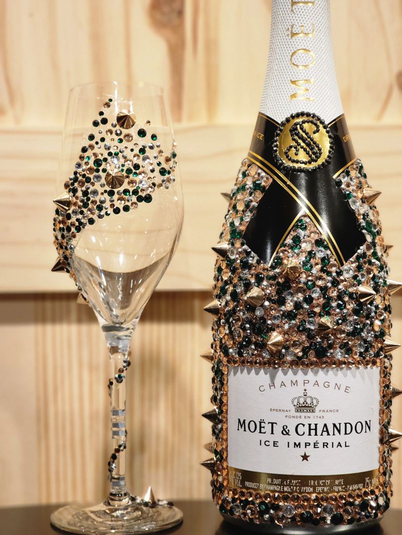 Dark Champagne Payhip - Light Background Collection - Full HD Quality