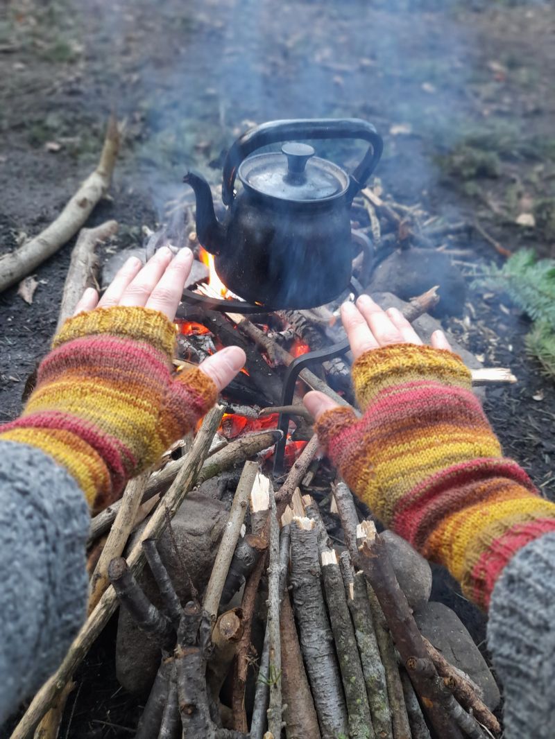 Simple Ruffle Gloves Payhip - Full HD Minimal Illustrations for Desktop