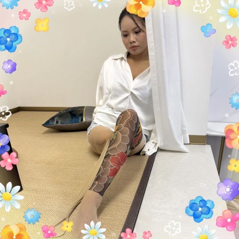 Mila Ooe Amputee Girl In Suits And Dresses Payhip - Beautiful High Resolution Minimal Designs | Free Download